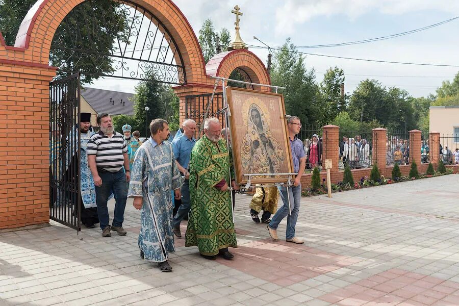 Сайт песочня калужская область. Храм Луки в Кирове Калужской области. Калужская епархия Калужская икона Божией матери. Киров Калужская область население. Песочня ру Киров Калужская область.