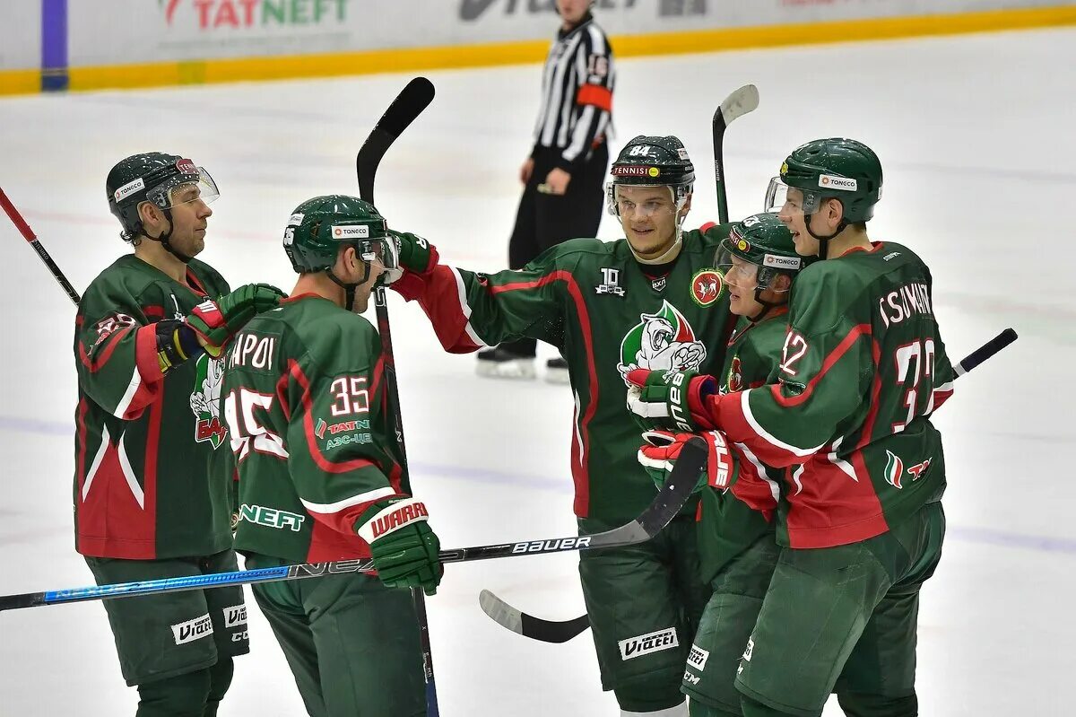 Хоккеисты ак барса. Хоккейная команда ак барс казань. Ак барс хоккейный клуб хоккейные клубы. Ак барс 47 номер. Хк ак барс 2011.