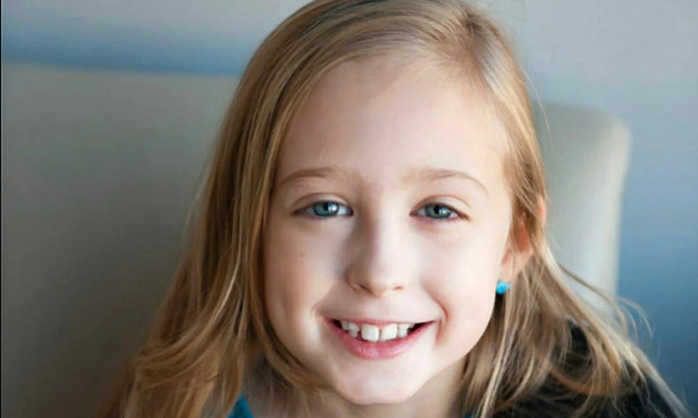 Девочка 10 лет показывает. Девочка 10 лет показывает. Девочка 10 лет показывает. Красивые десятилетние девочки. Девочка 10 лет показывает.