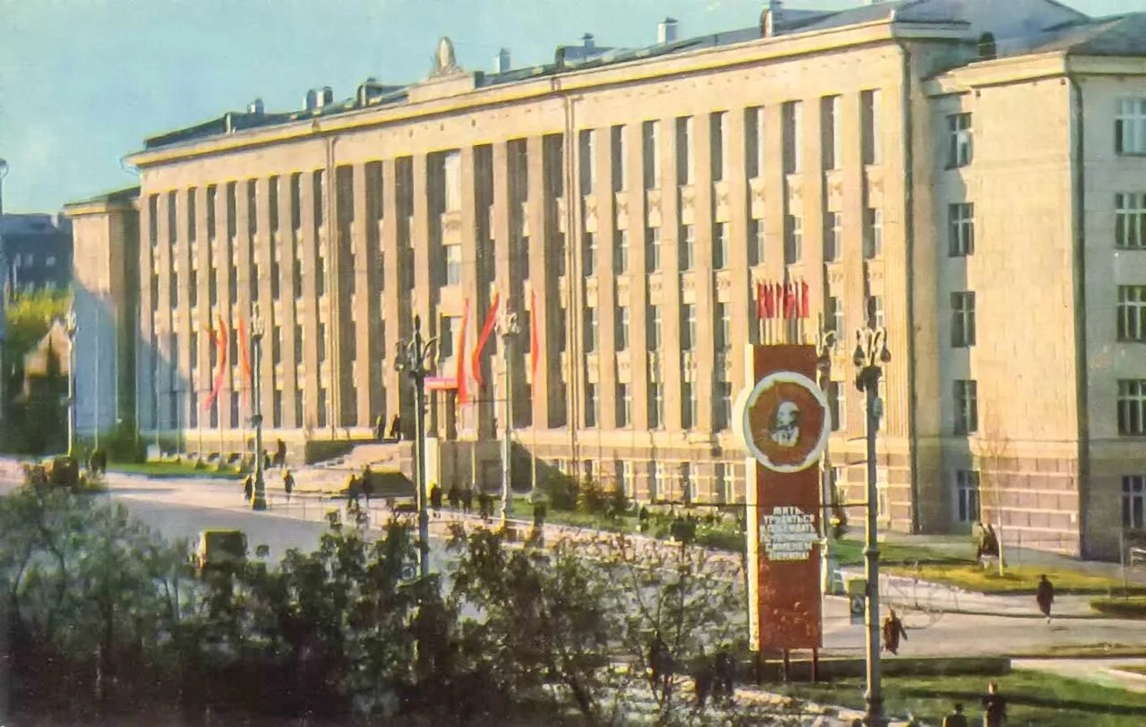 Сайт советский политехнический. Пермь политехнический институт Пермь. Политехнический институт Октябрьская площадь Пермь. Пермский политехнический институт 1960. ПНИПУ Пермь здание.