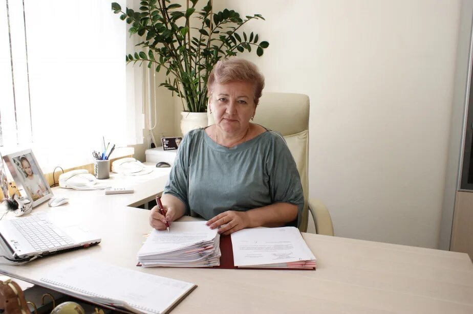 Слободская наталья заведующая детским садом. Фадина татьяна омск. Уволили заведующую. Детский сад 195 саратов. Заведующая в школьной столовой прикол.