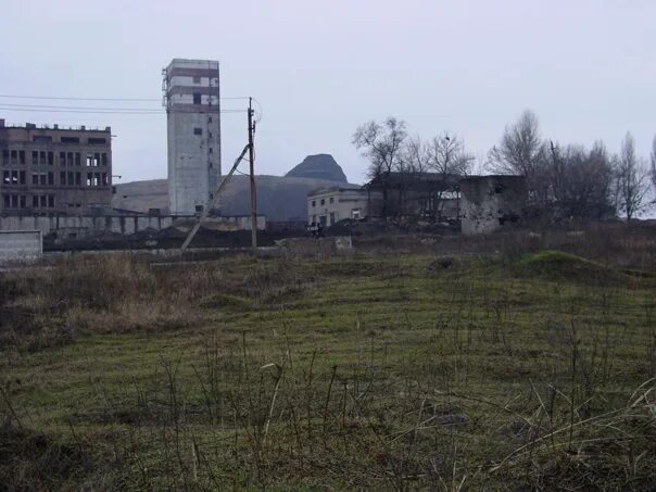 Артемовск шахта. Шахта луганская юбилейный. шахта золотое луганская область. поселок юбилейный луганская область. шахта новопавловская луганская область.