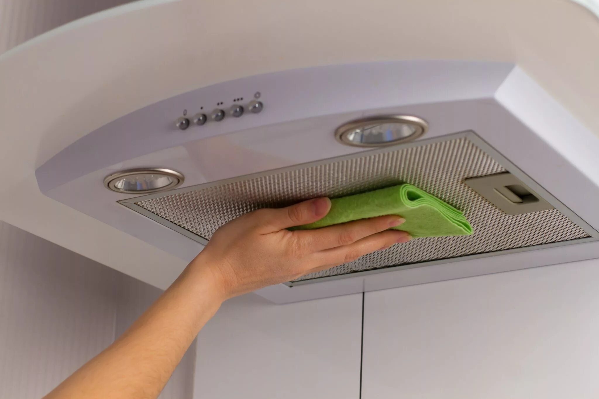 Как почистить фильтр вытяжки. Воздухоочиститель kitchen hood. мытье вытяжки. чистка вытяжки. мойка с вытяжкой.