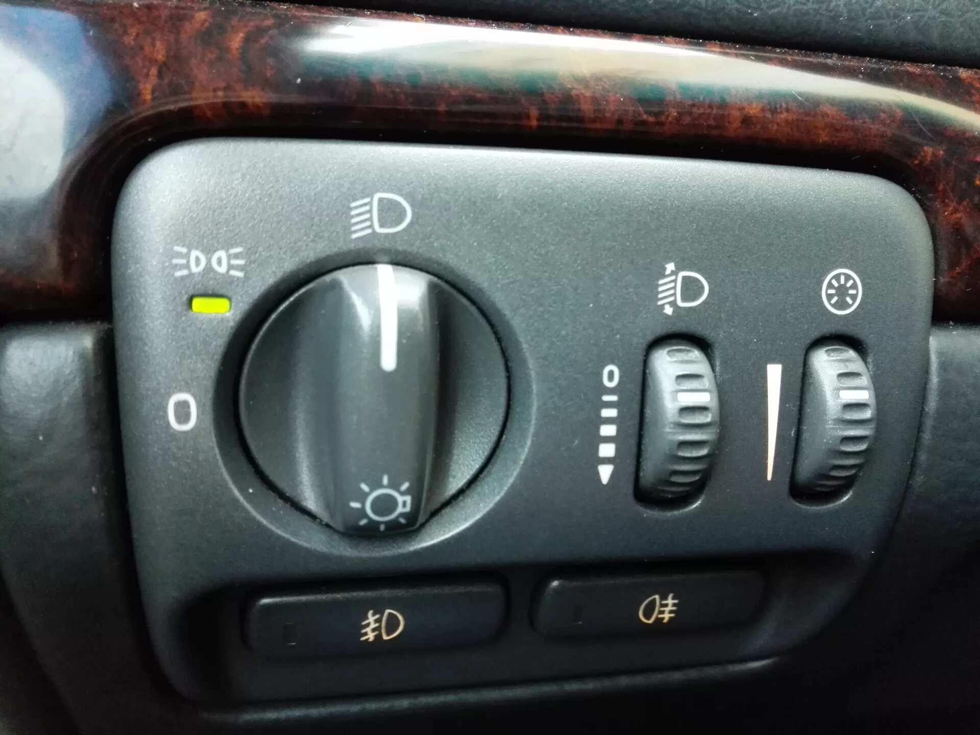 Как называется блок света. Контроллер включения света 220 вольт с пультом. Как называется блок света. Лада гранта переключатель света фар. Дроссель для люминесцентных ламп эпра 4х18.