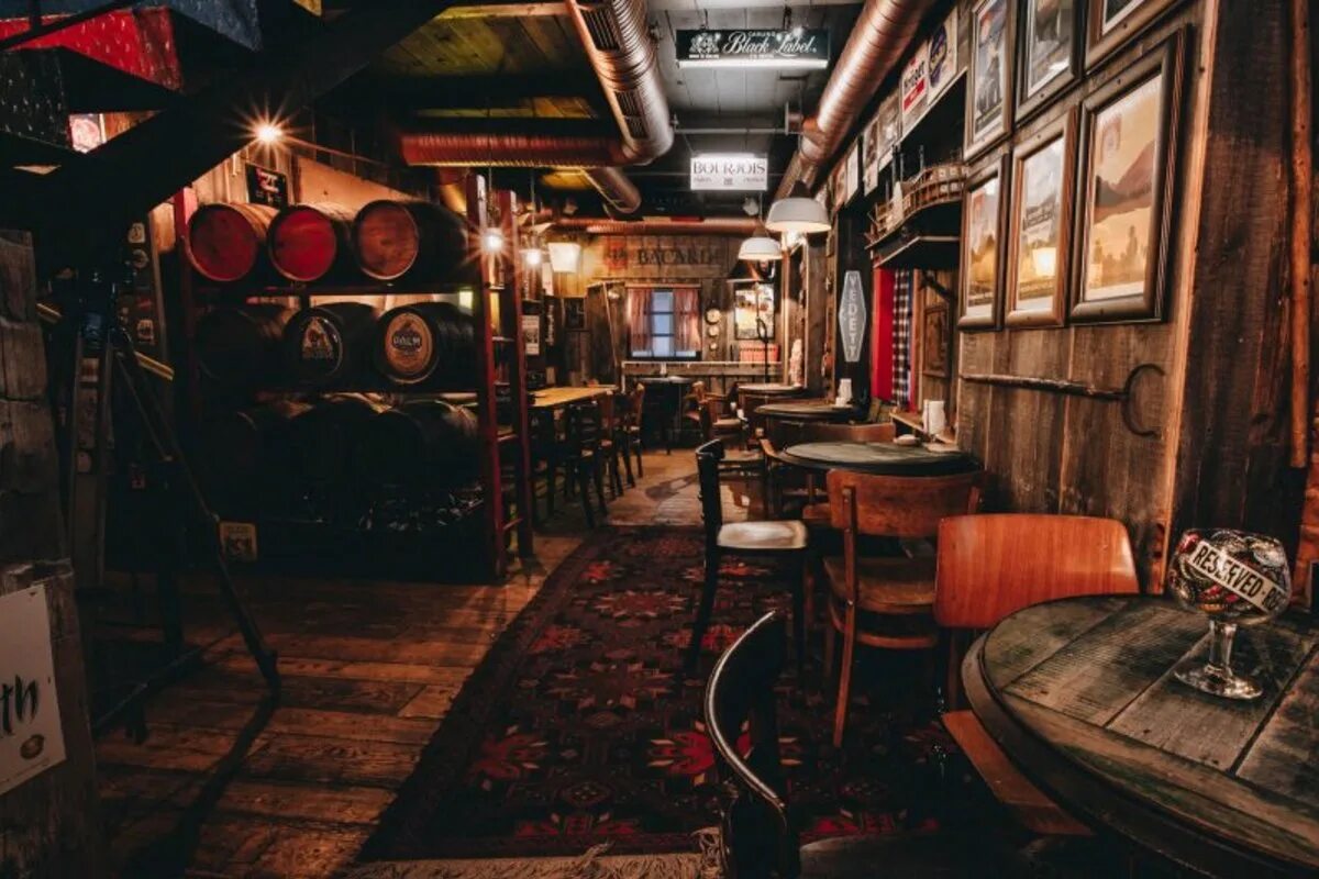 Брюгге паб спб. Бельгийский паб на бауманской. Брюгге паб. Бар брюгге москва. Пивной бар на бауманской брюгге.