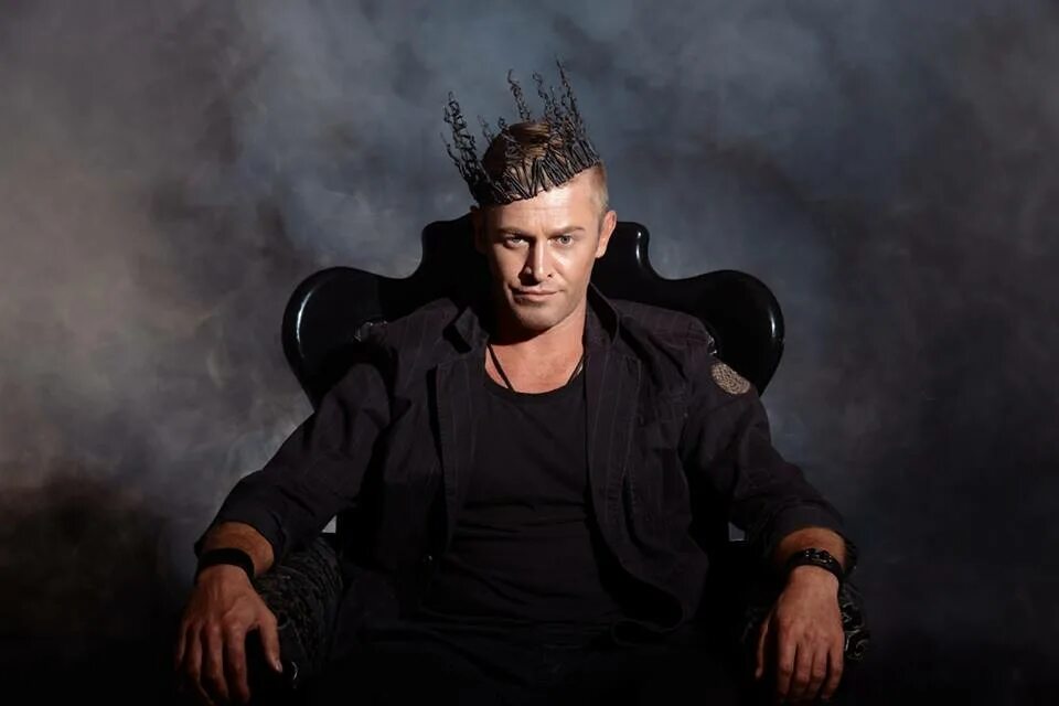 Корона на голове. Xavier serrano 2020. Aesthetic король. Crown man. Can 7.