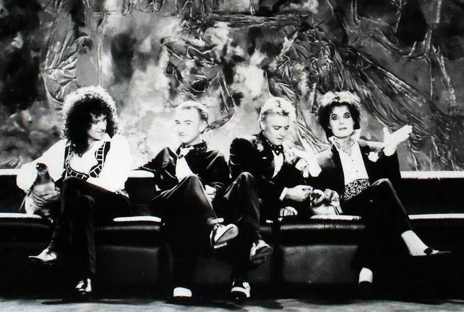 Those were the days of our lives. Фредди Меркьюри i'm going slightly Mad. Брайан Мэй i going slightly Mad. Группа Queen 1991. I'M going slightly Mad Роджер Тейлор.
