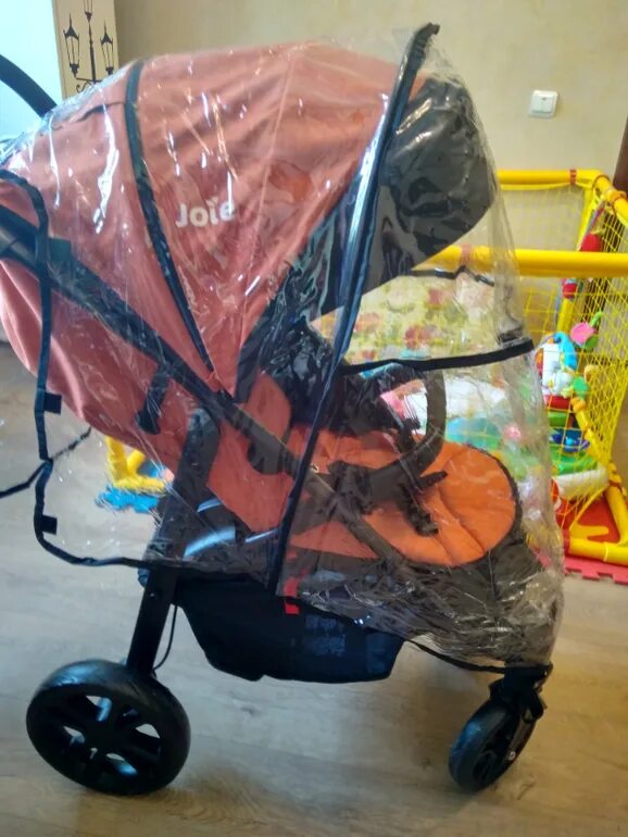 Одеть дождевик. Joie litetrax air дождевик. дождевик на коляску прогулочную joie muze. дождевик sweet baby suburban. joie pact коляска дождевик.