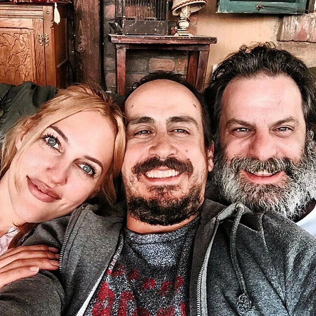 Окан ялабык и мерьем узерли вместе. Окан ялабык и мерьем узерли вместе. Окан ялабык и мерьем узерли их. Окан ялабык и мерьем узерли. Озан гювен и сельма эргенч.