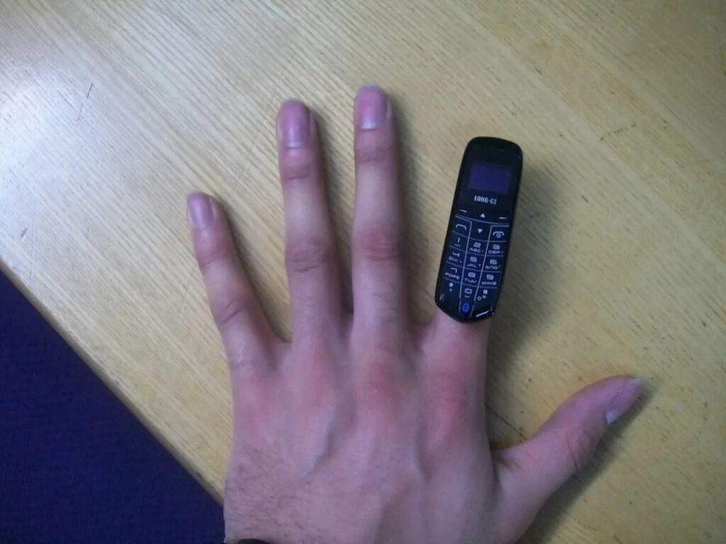 Samsung s5600. Самый маленький сотовый телефон. Vphone s8. Самый маленький смартфон. Мала стоящий телефон.