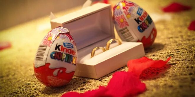 Девушка с подарком в руках. Роскошные подарки для девушек. Подарок девушки 21. Необычный подарок девушке. Подарок девушки 21.