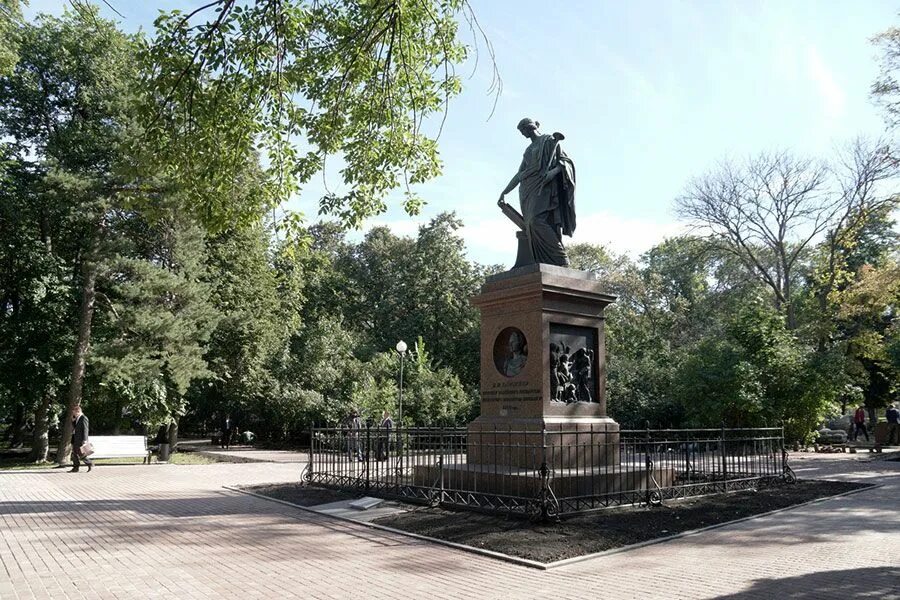 Карамзинский сквер Ульяновск. Сквер Карамзину в Ульяновске. Парк Карамзина Ульяновск. Памятник Карамзину в Ульяновске.