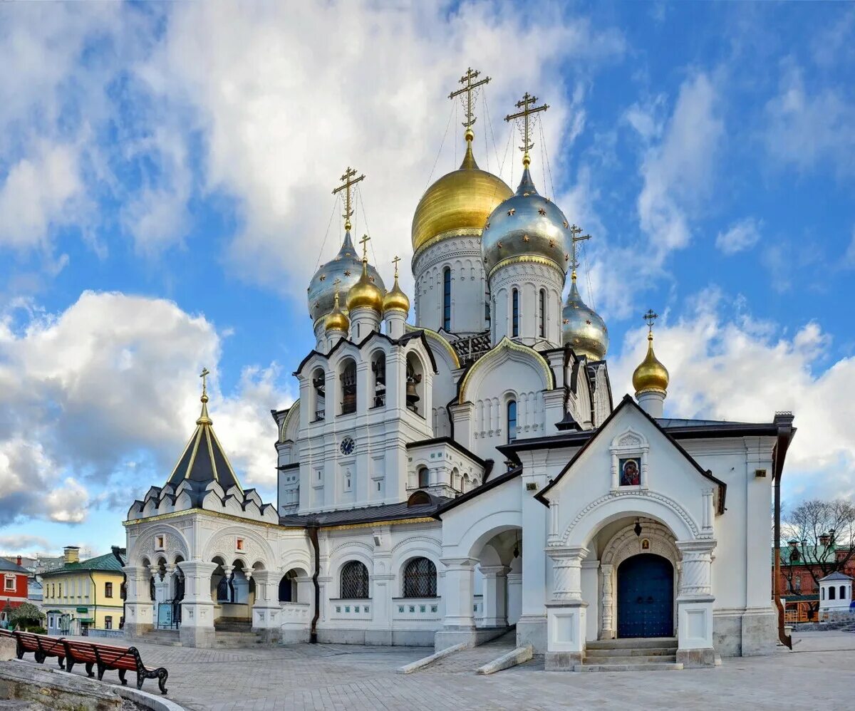 Богородице-рождественский собор зачатьевского монастыря в москве. В городе находится этот храм. Соборный храм христа спасителя. Храм христа спасителя вечером. Собор москва храм христа спасителя.