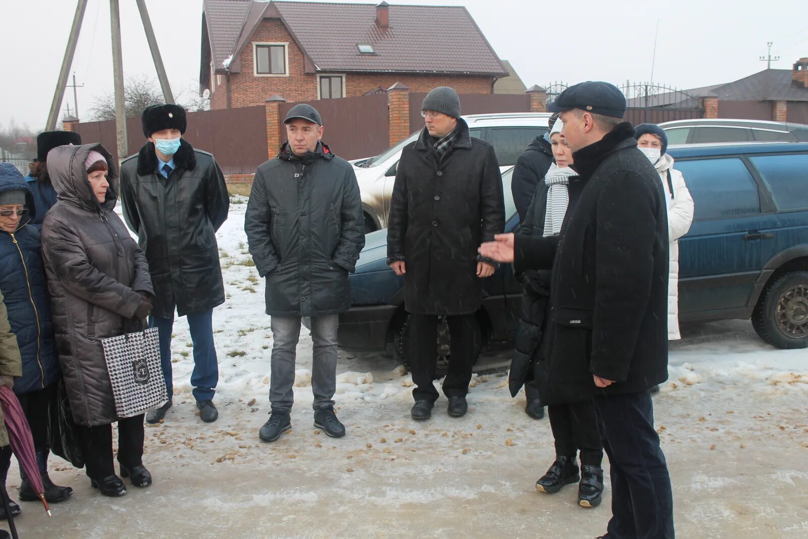 Знаменка орловская область новости. Пгт знаменка люди ждут маршрутку. Знаменка орловская область новости. Пгт знаменка орловская область. Знаменка орел.