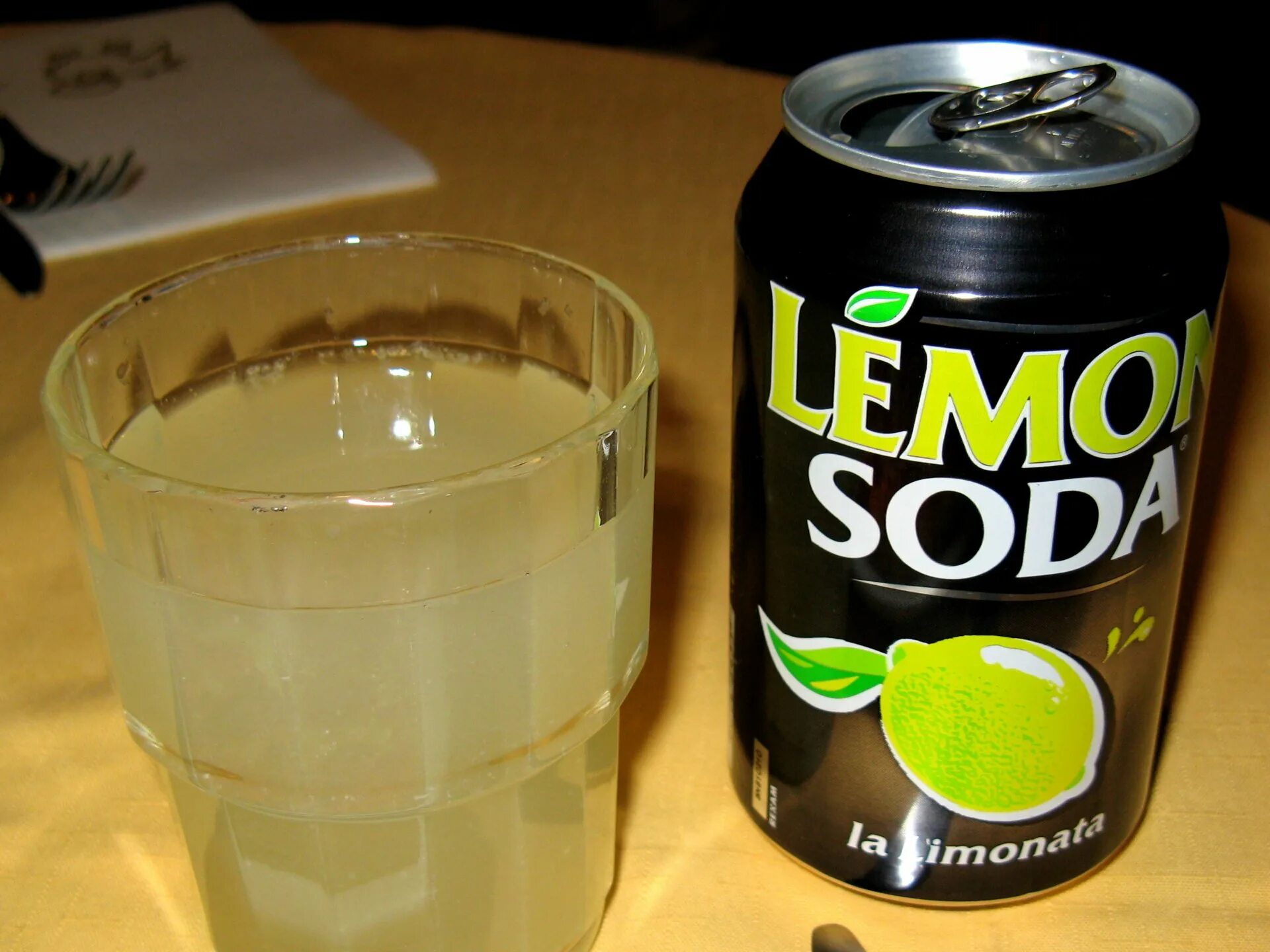 Сода и лимон. Содовая с лимоном напиток. Lemon Soda Italy. Жидкость Lemon Soda. Вода сода и лимон напиток