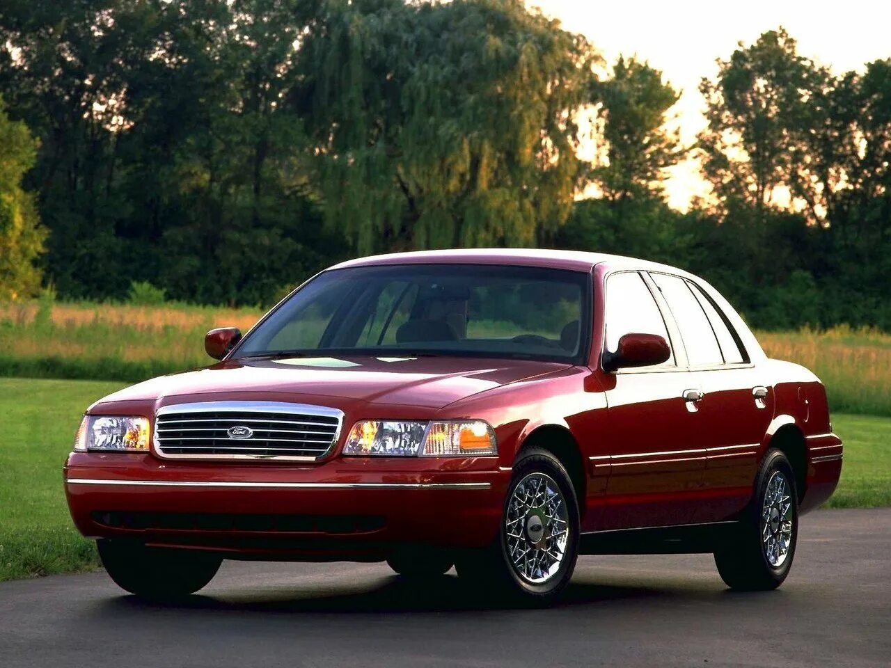 Ford crown victoria 4x4. Форд crown victoria 1998. Ford crown victoria 2011. Форд кровн. Ford crown victoria 1998.