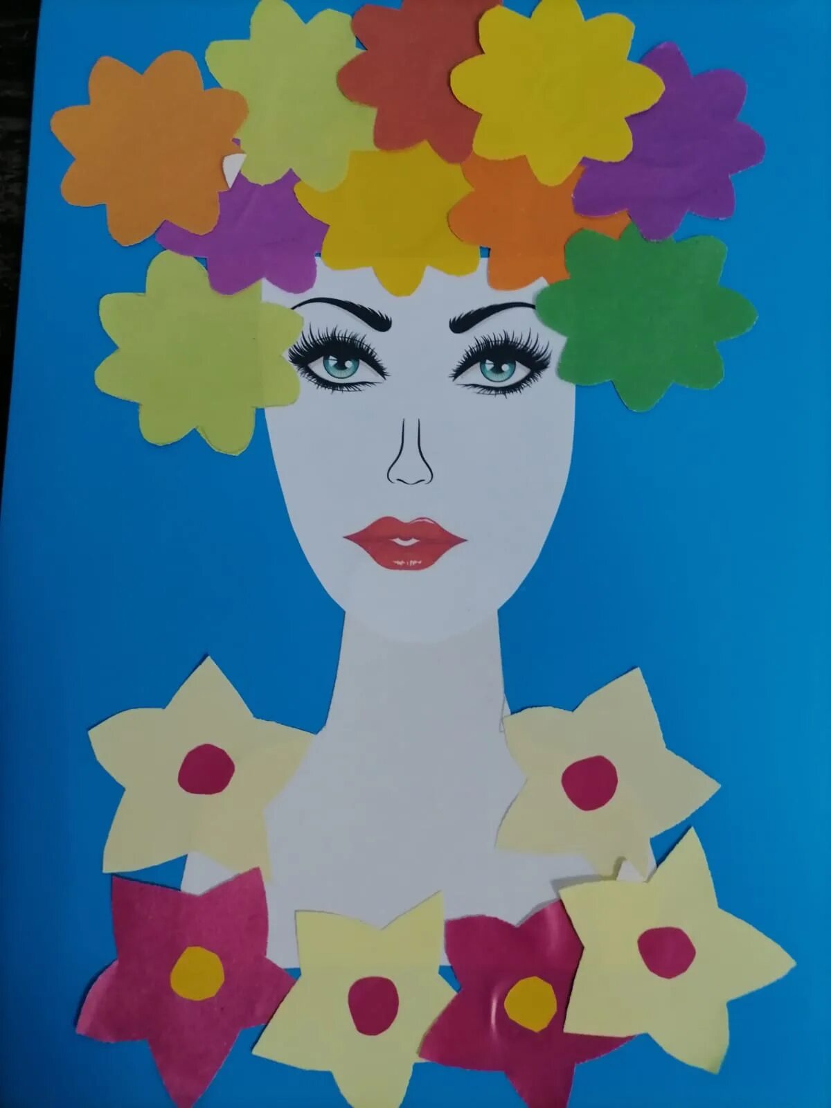 аппликация мама в детском саду. портрет мамы аппликация из бумаги. портрет мамы с цветами аппликация. аппликация мамины дела. поделки для мамы.