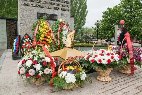 Обелиск цветы
