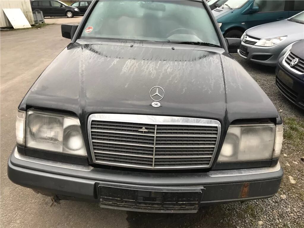 Купить мерс 124 авито. Mercedes 124 1995. Авторазборки Мерседес 124. Мерседес 124 с квадратными номерами. Навесные 124 мерс.