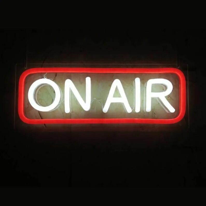So on air. On air табличка. вывеска on air. неоновая вывеска on air. надпись on air.