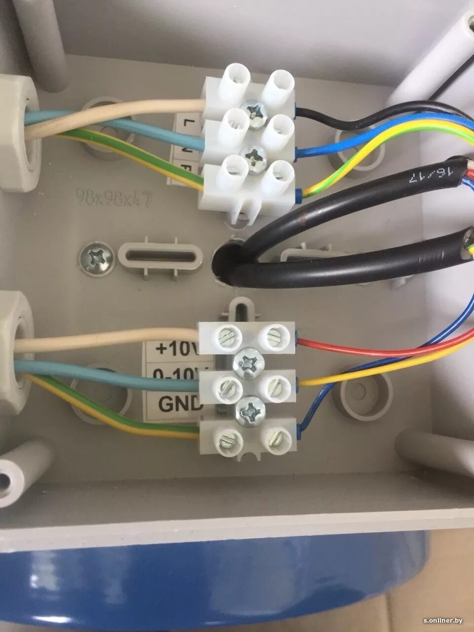 Колодка соединит 10 клемм. Колодка электрическая соединительная в распаечную коробку. Соединить провода 220 вольт. Соединение клеммниками в распредкоробке.