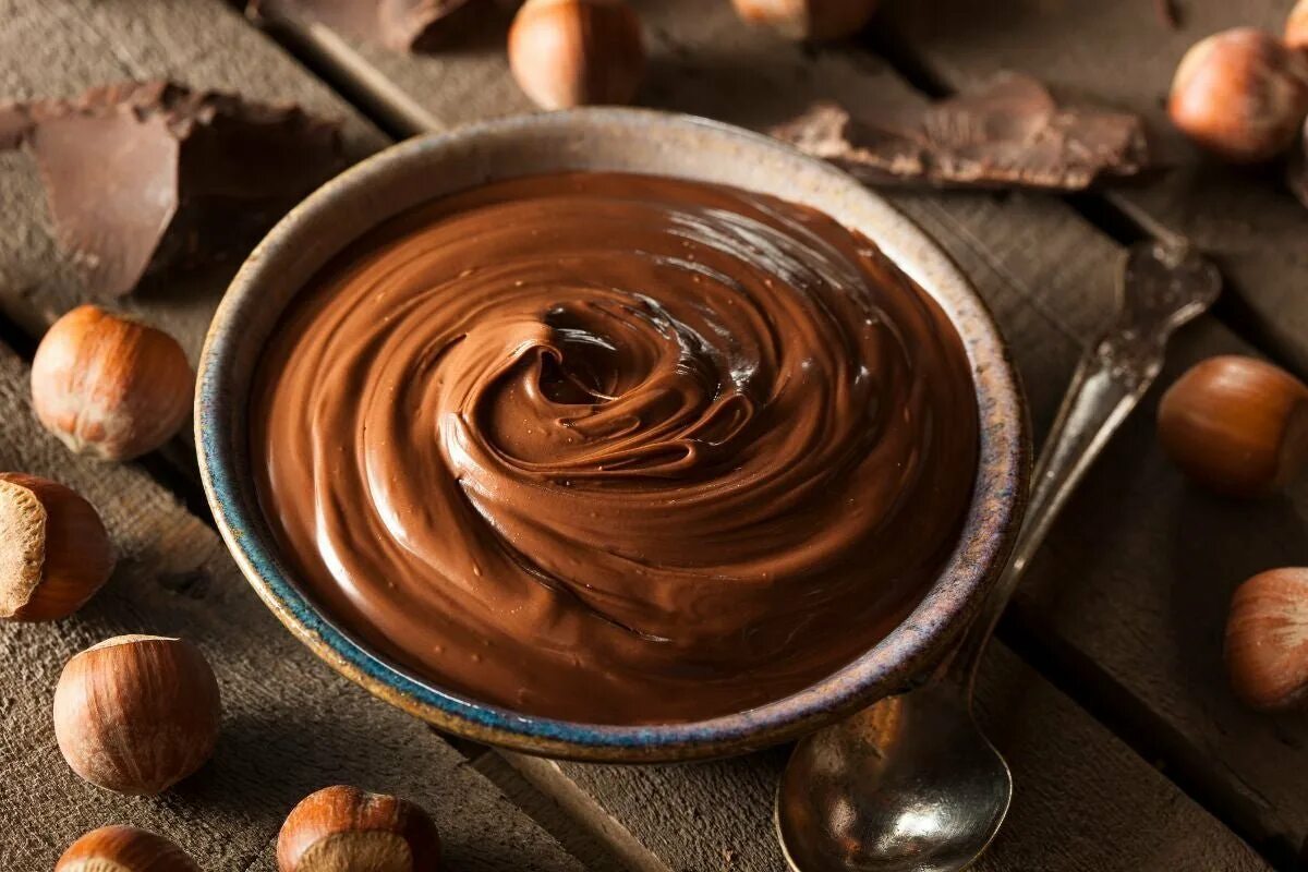 Масло сгущенка шоколад. Шоколадная паста Chocolate Hazelnut Cream. Chocolate Hazelnut шоколад фундук. Бурешка паста шоколадно-Ореховая. Крем "Нутелла" (шоколадно-Ореховая с фундуком).