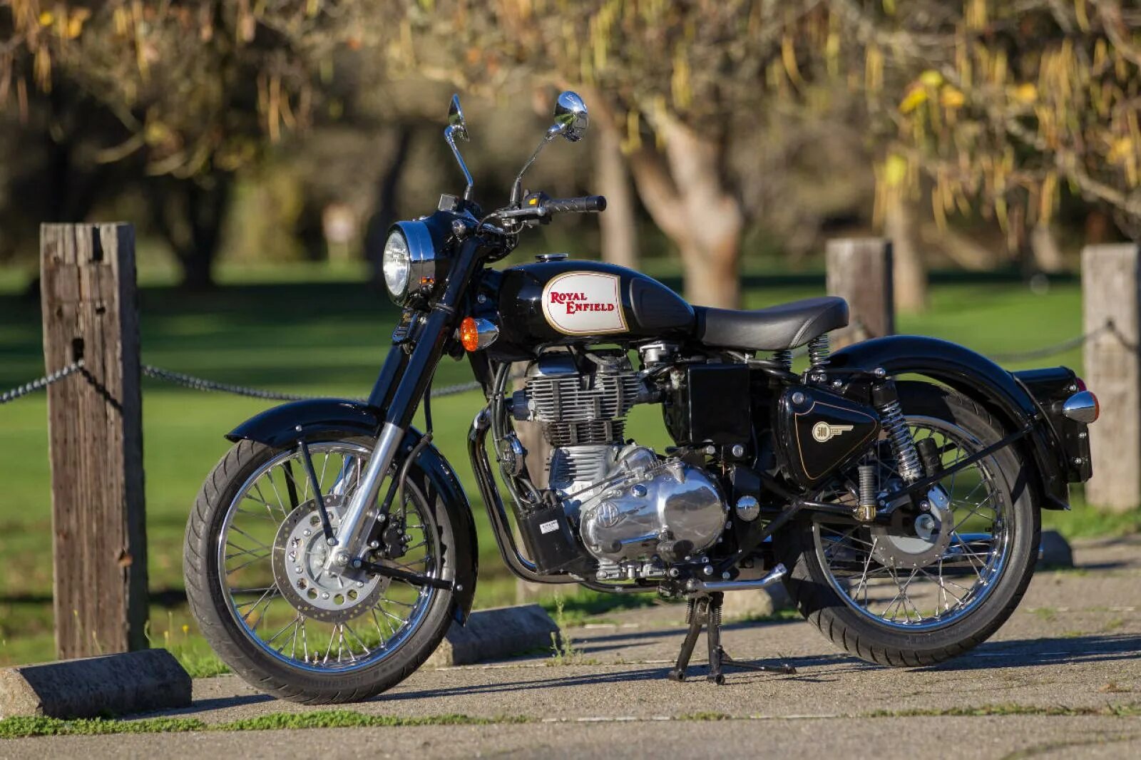 Энфилд мотоцикл купить. Роял Энфилд. Мотоцикл Royal Enfield. Royal Enfield Classic. Enfield 500.