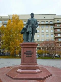 Памятник архитектору
