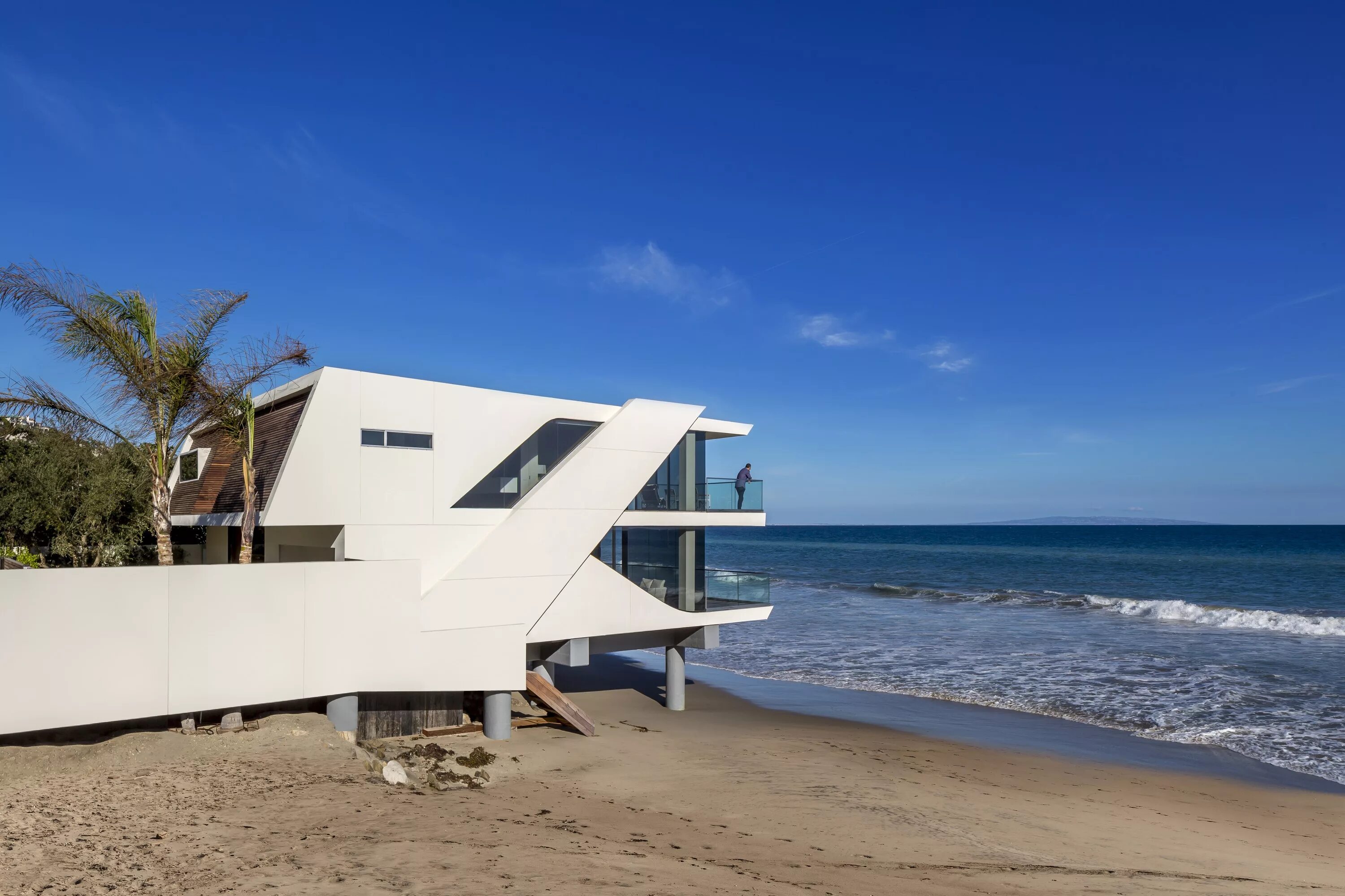 здание на склоне. "дом на скале" в штате висконсин. общественные здания на рельефе. вилла ронд. здание на рельефе.