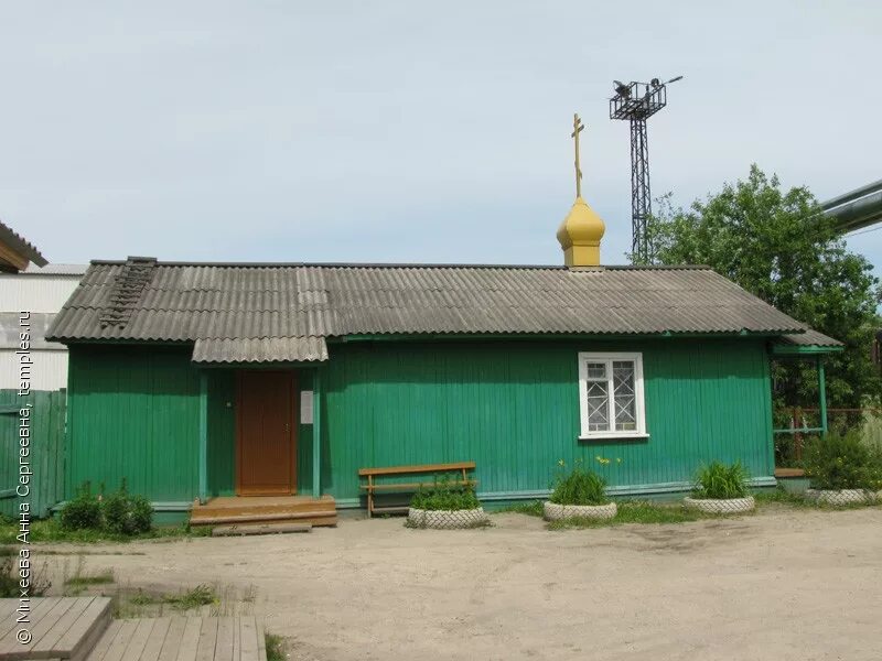 Погода поселке октябрьский архангельской. Храм в Октябрьском Устьянский район. Посёлок Октябрьский Архангельская область. Посёлок Октябрьский Архангельская область Устьянский район. Березницкий храм Устьянский район.