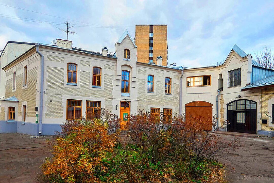 Толстой дворик