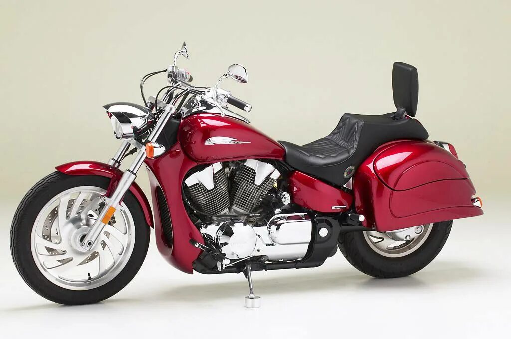 Honda 1300 мотоцикл. Хонда VTX 1300. Honda vtx1300c Seat. ВТХ 1300 Сабре. Кофры для Хонда ВТХ 1300.