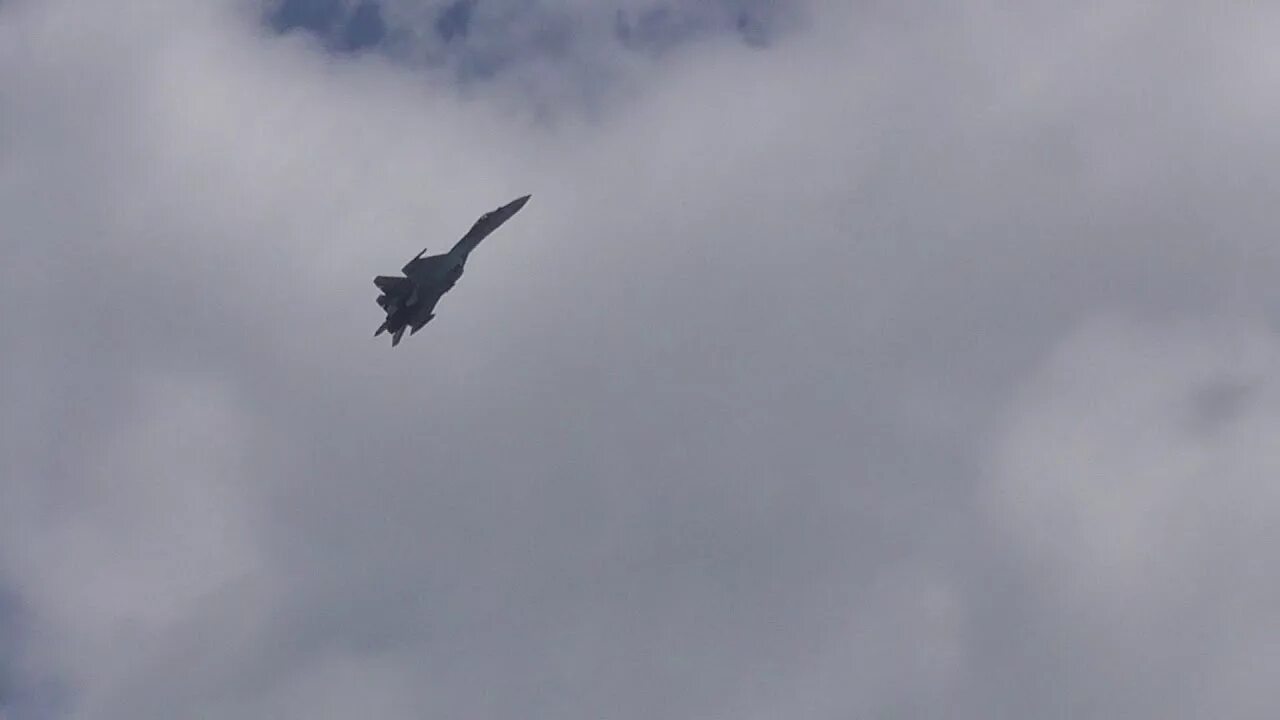 Кобра пилотаж. Су 35 кобра пугачева. су 35 петля нестерова. видео пилотажа кобра. фигура кобра на самолете видео.