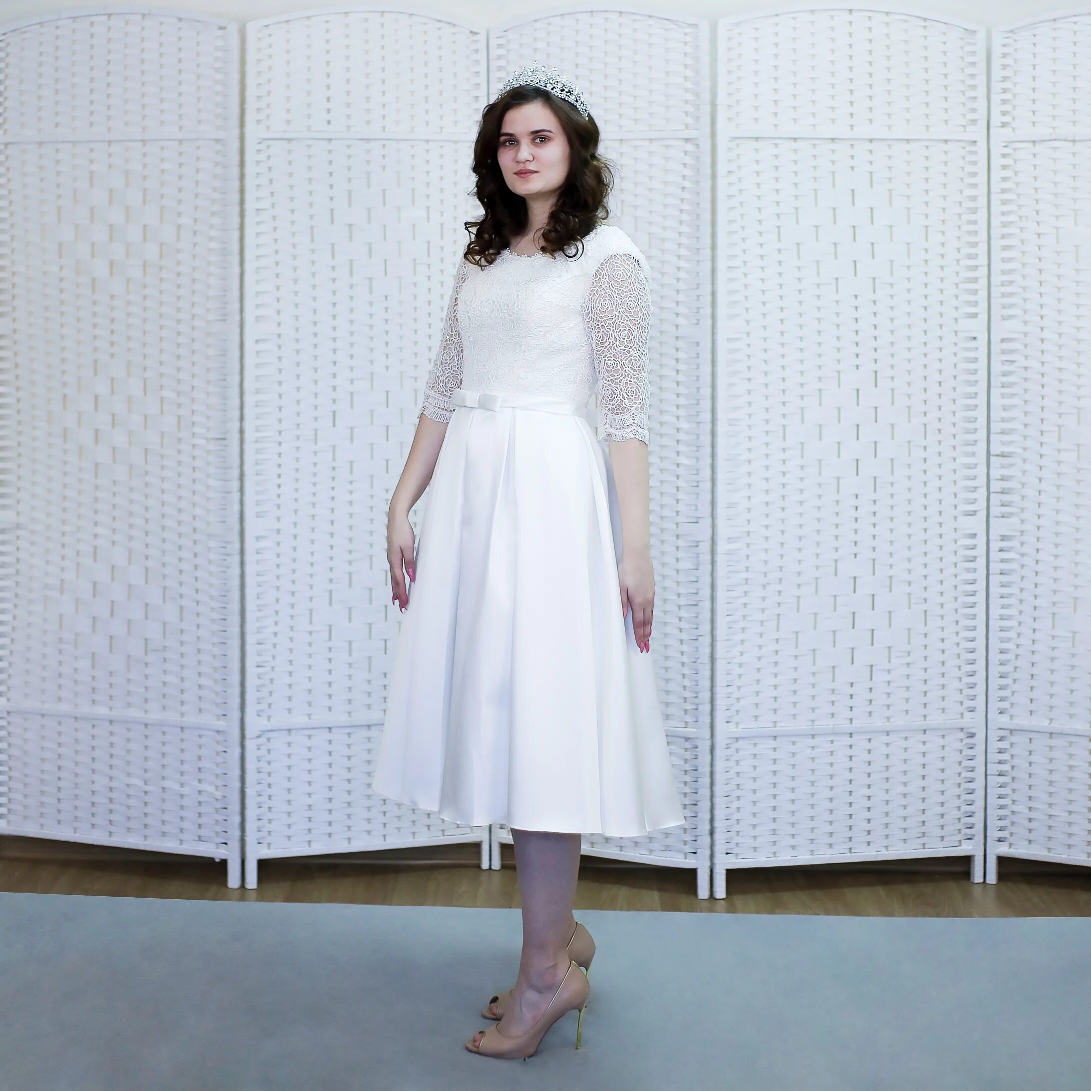 Песня в белом платьице 2023. Мюзикола девочка в платьице белом альбом. Песня в белом платьице 2023. Девушка в поле. Мюзикола девочка в платьице белом альбом.