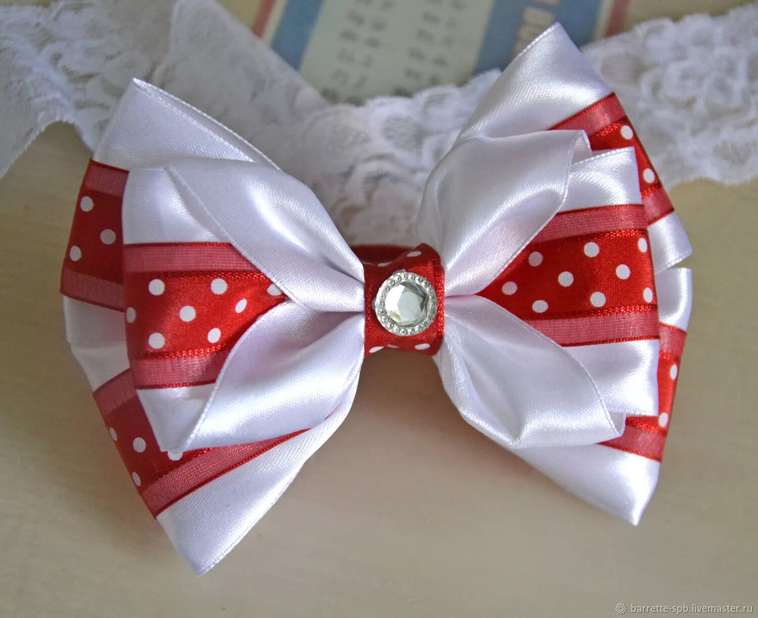 Атласные банты своими руками фото. Бант из атласной ленты. Бантики из атласных лент своими руками. Бантики из атласных лент. Бантики из атласных лент своими руками.