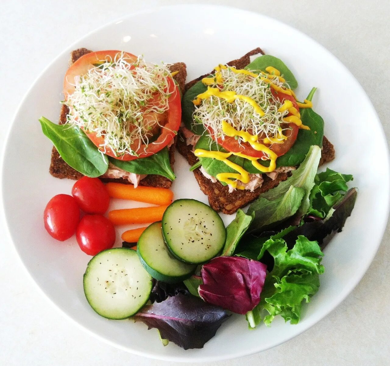 Vegetable lunch. Вкусная и полезная еда. Овощной завтрак. Разнообразные полезные блюда. Правильное питание блюда.