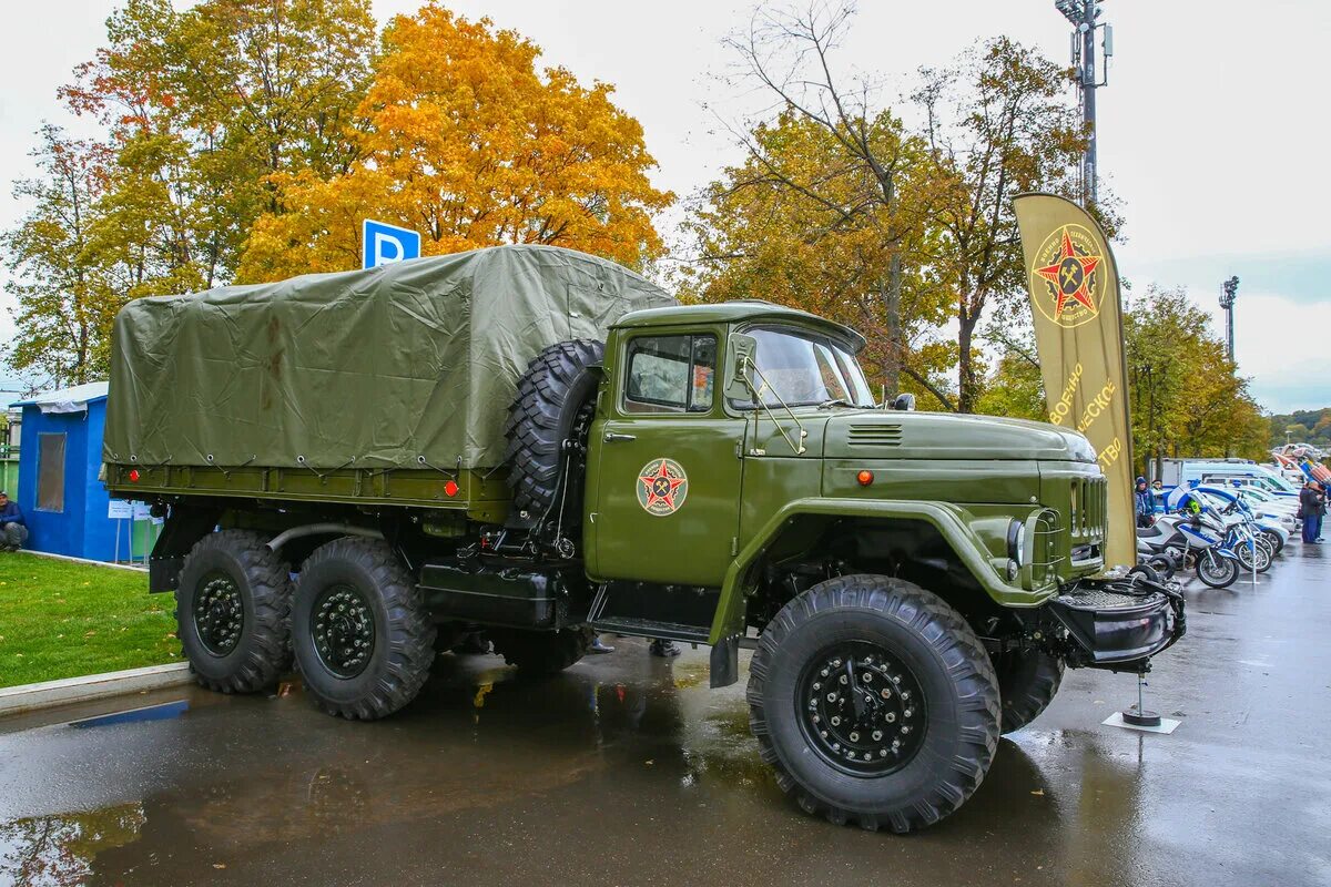 Грузовик зил 131. ЗИЛ 131 военный. ЗИЛ 131 армейский. Грузовик ЗИЛ 131 армейский. ЗИЛ 131 военный бортовой.