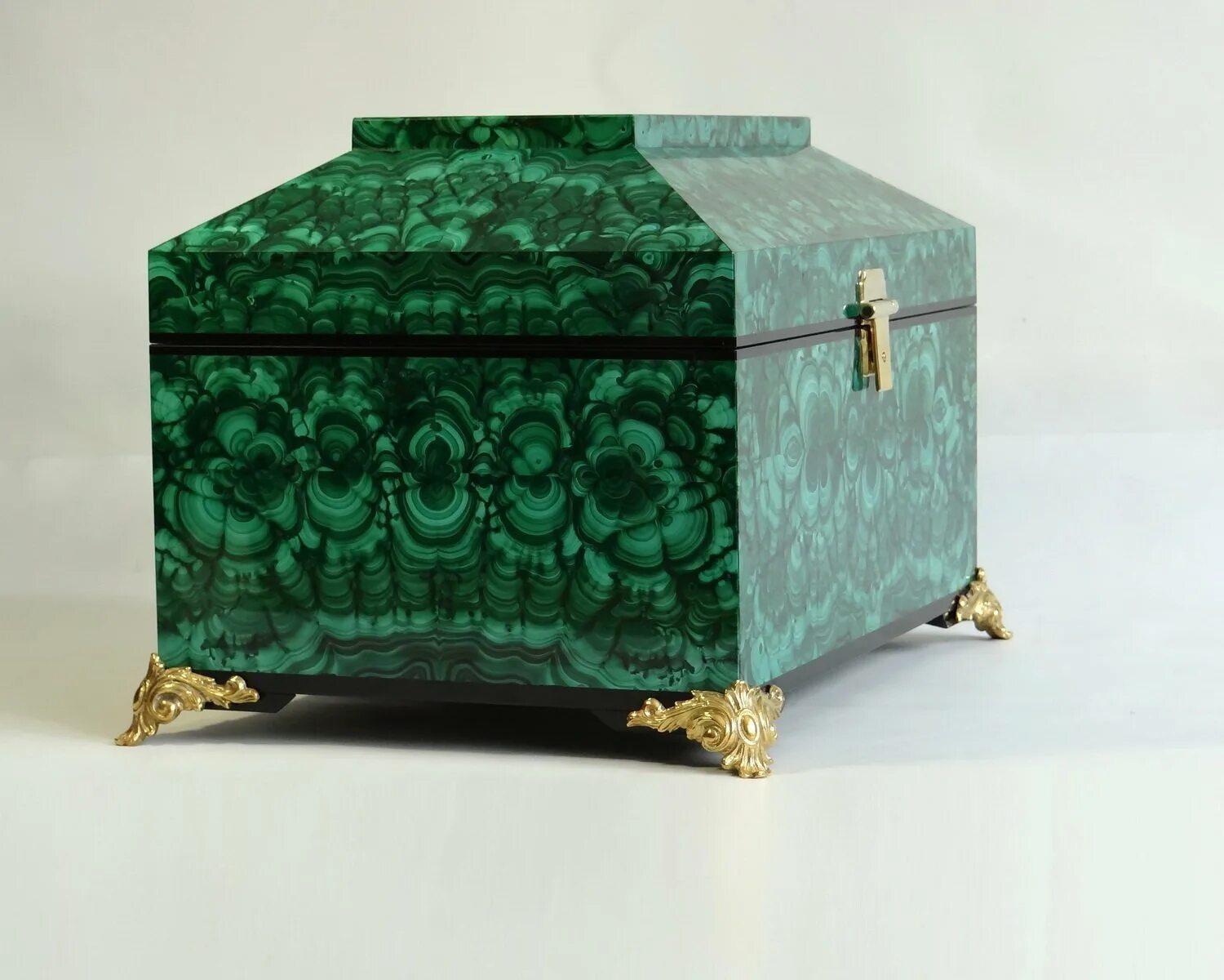 старинные изделия из малахита. визитница "малахит" из малахита и долерита. уральский малахит изделия. малахит промысел. малахитовые поделки.