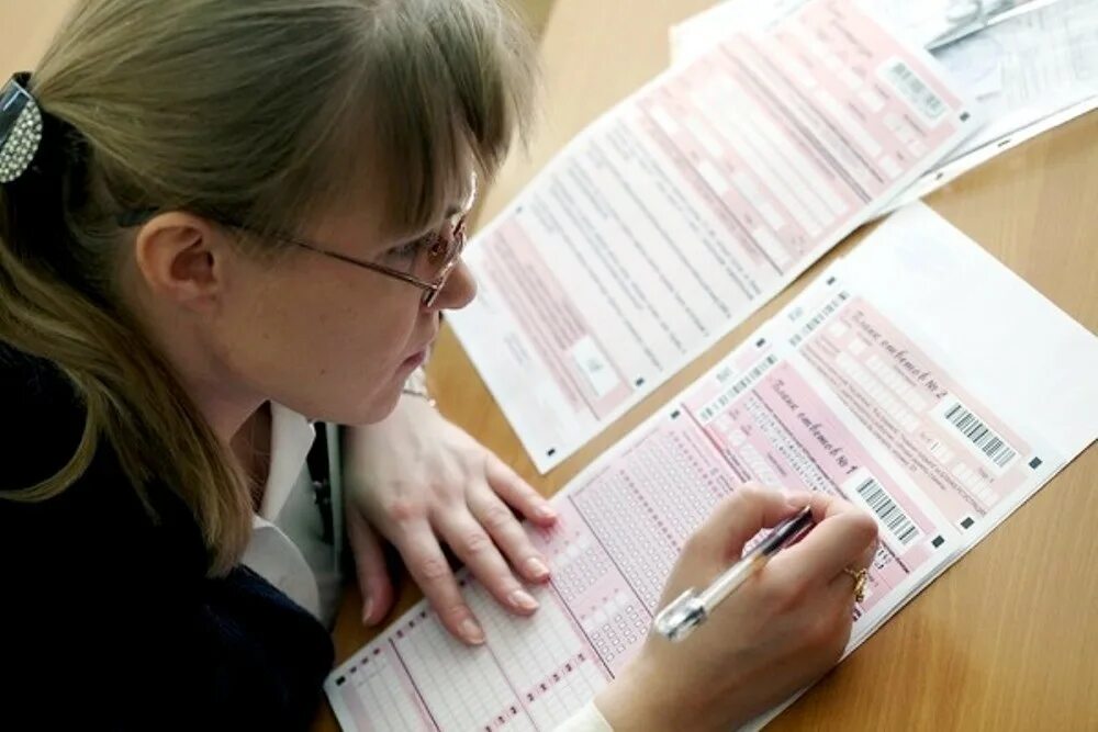 Ученики на егэ. Выпускные экзамены. Как сдается егэ. Экзамен в школе егэ. Подготовка кабинета к егэ.