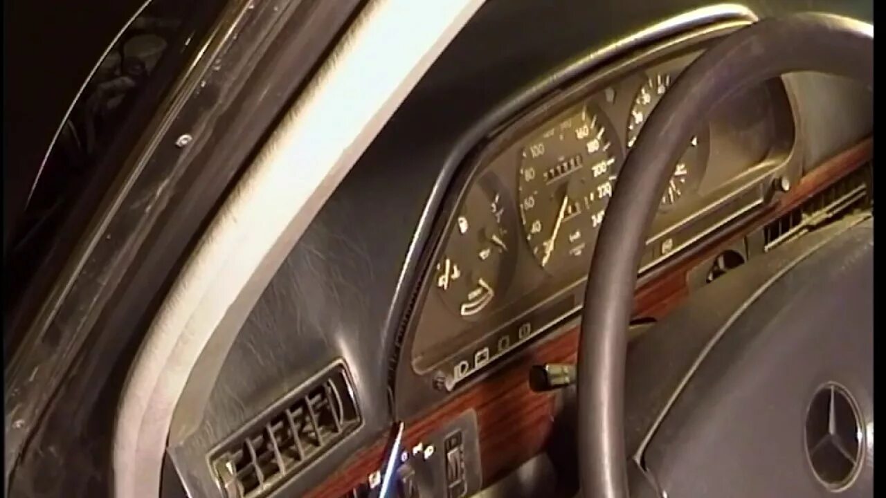 Снять панель на мерседес. Приборная панель мерседес w126. панель мерседес 126. панель управления w123. мерседес 123 приборная панель.