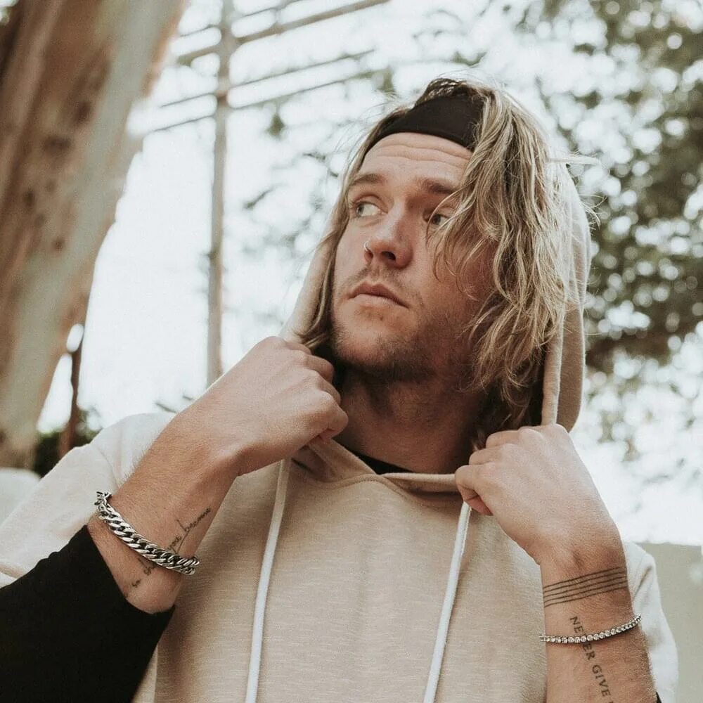 21 саваж. Savage give me. Savage 44. Красивые девушки мира танцуют под сектор газа. Savage spotify.