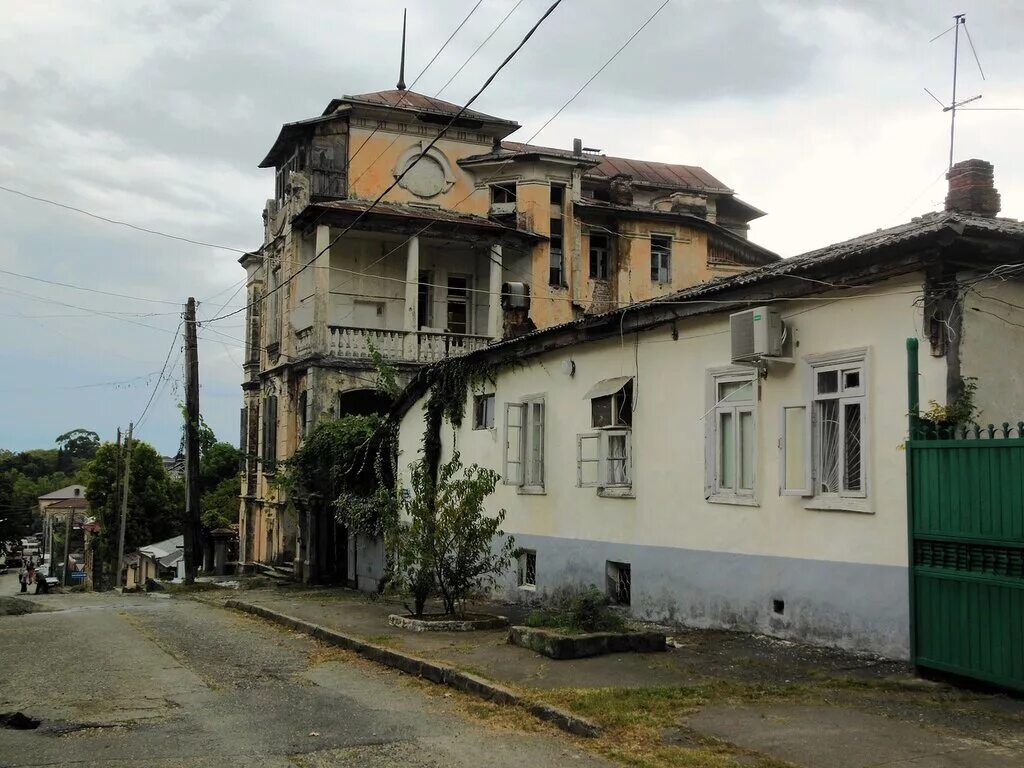 Сухум улица Джанашия. Сухум ул Джанашия дом Шервашидзе. Чачба улица в Сухуми. Ул Джанашия 4 Сухум.