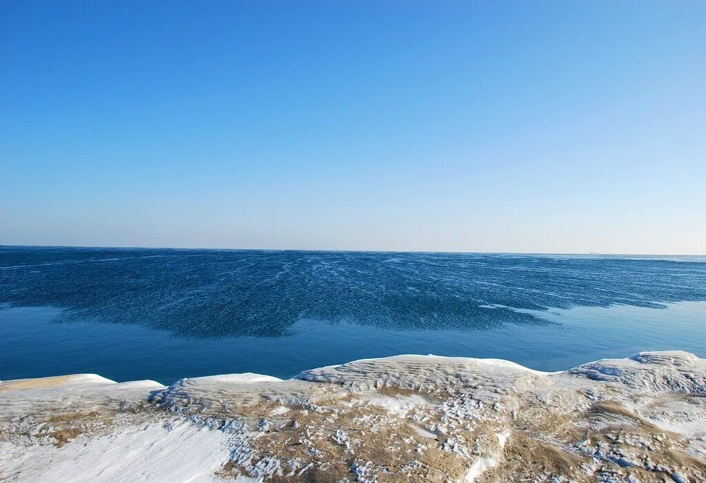 Море лоб. Охотское море. Охотничье море. Охотское море фото. Берег Охотского моря.