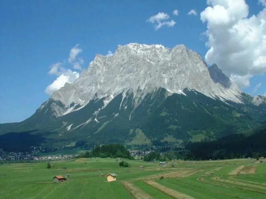 Гора Цугшпитце (2 962 м). Гора Цугшпитце в Германии. Цугшпитце Бавария. Самая высокая гора в Германии Цугшпитце.
