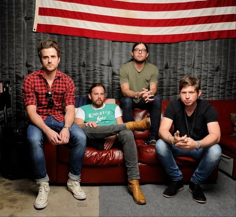 Kings of leon. Группа кингс оф леон. kings of leon солист. lion king.