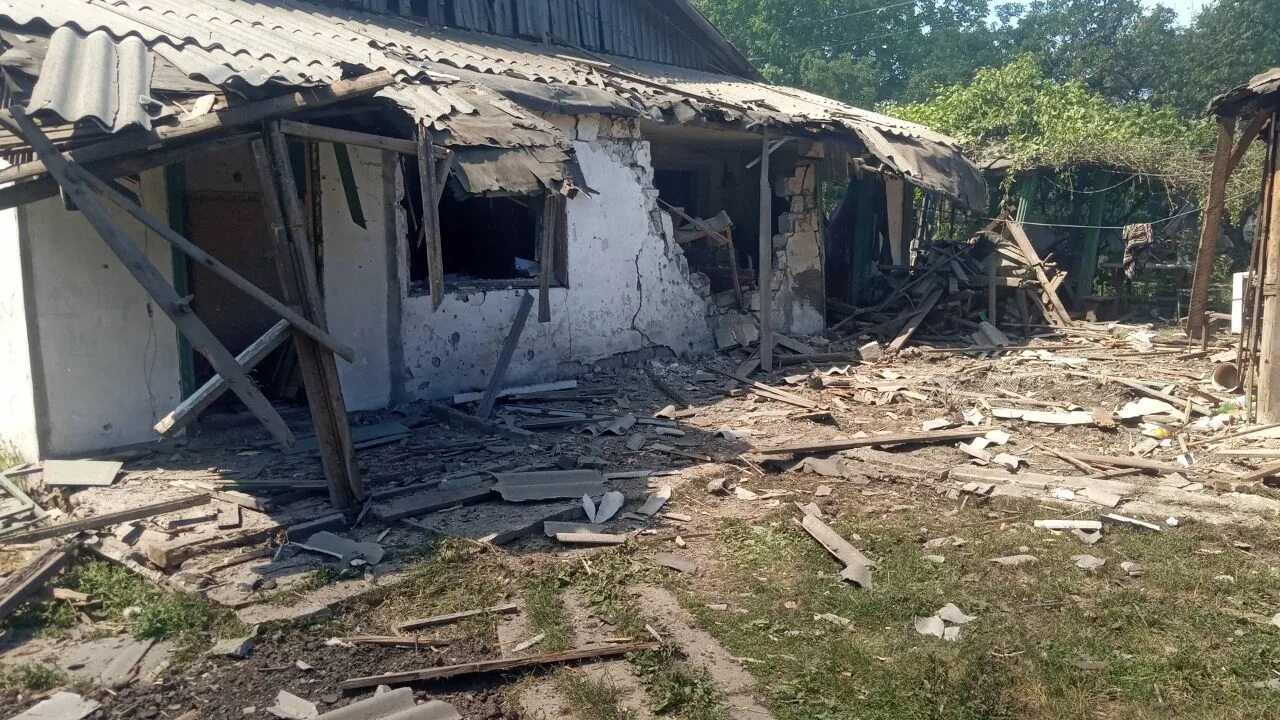 Завод рухнул. Разрушение домов россия. Горловка до 2014. Что происходит в горловке. Горловка после обстрела стирол.