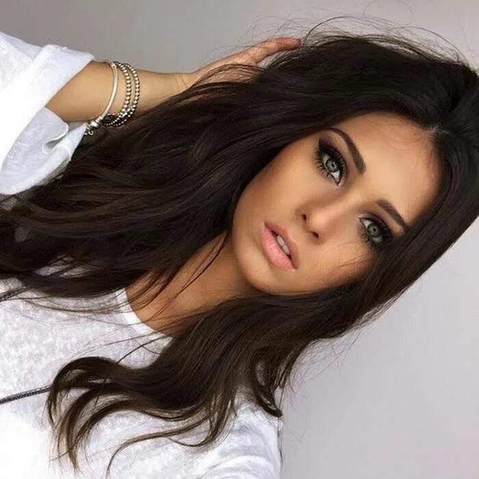 Juuleechkaa пучкова с длинными волосами. Женские волосы. Чёрный цвет волос у мужчин. Виды брюнетов. Мужские прически черные волосы.