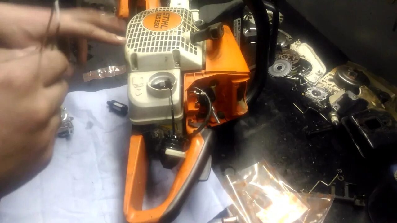 Штиль 250 видео. Модуль зажигания бензопилы Stihl MS 250. Бензопила Stihl 180 заводится и глохнет. Stihl MS 250 бензопила заводим. Штиль МС 250 зажигание.