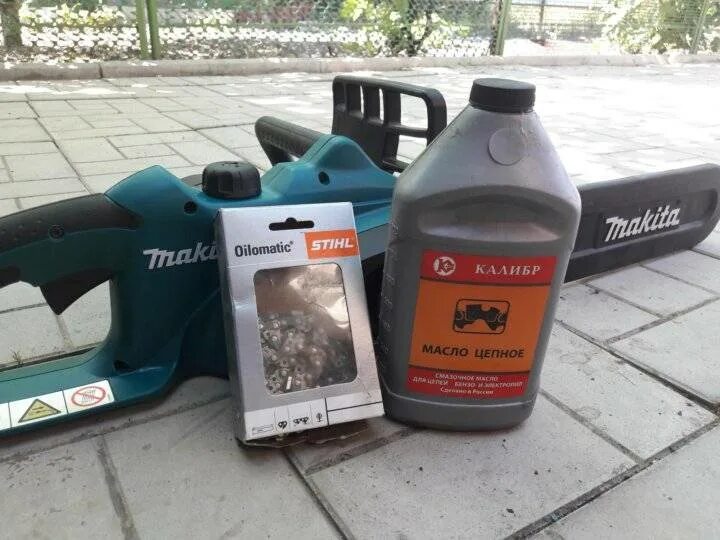 Масло для электропилы Хундай 2410. Цепное масло для пилы Makita. Makita uc4020a масло. Масло для электропилы цепной.