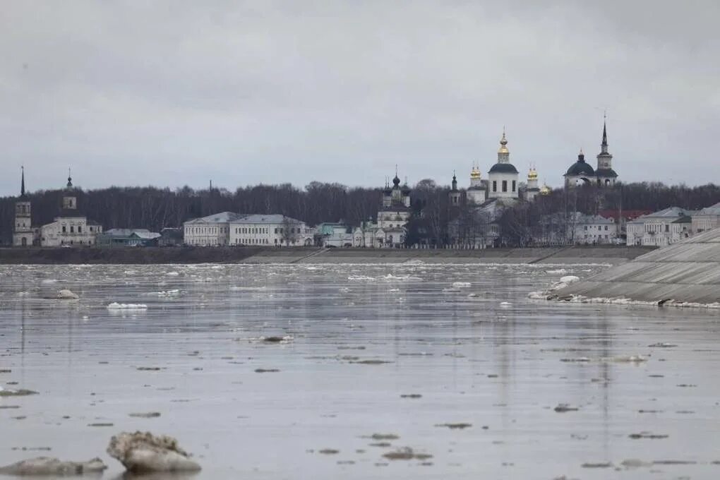 Паводок в вологодской области на сегодня. Половодье Вологодская область. Ледоход в Вологде. Половодье Тотьма. Паводок Великий Устюг 2016.